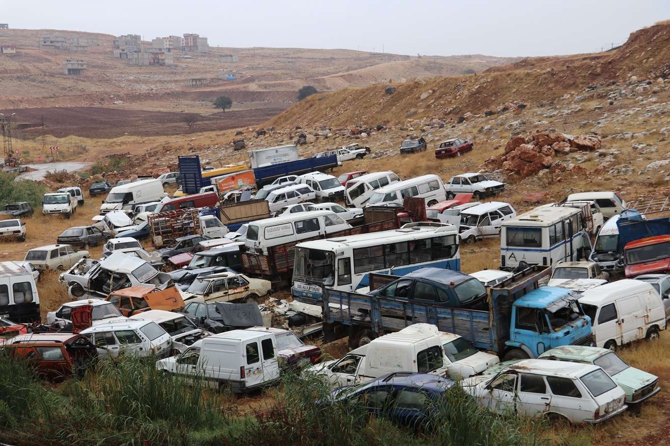 Milyonlarca liralık araçlar yediemin otoparklarında çürüyor Milyonlarca liralık araçlar yediemin otoparklarında çürüyor